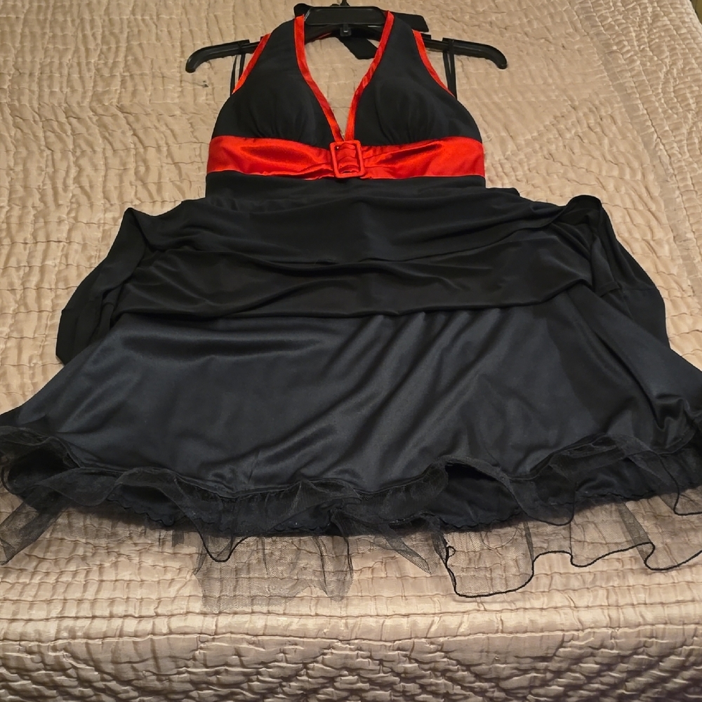 Blondie Nites Black and Red Backless Dress - Picture 4 of 9